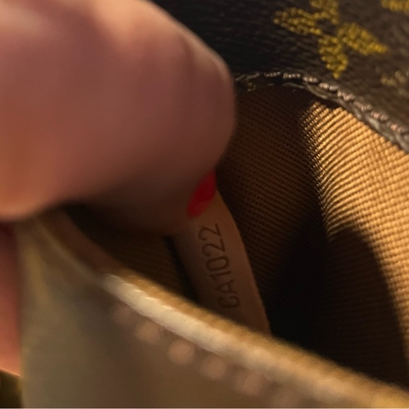 Authentic Louis Vuitton - Picture 2 of 4